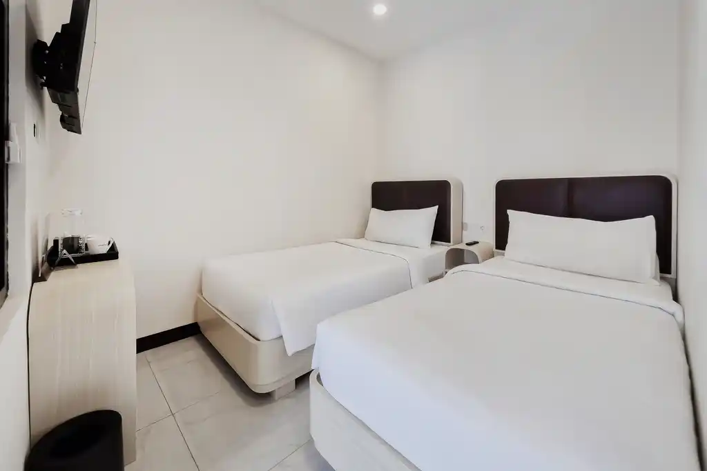 SUPERIOR TWIN ROOM ONLY